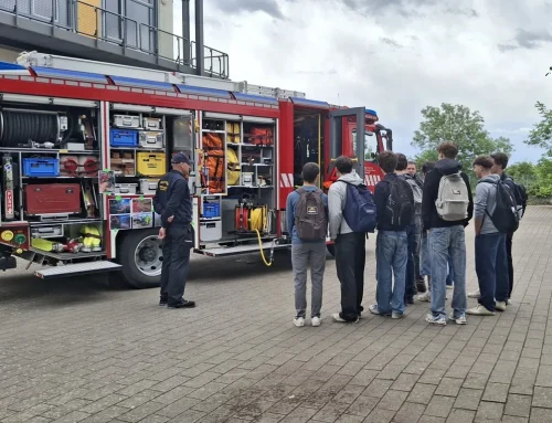 Verkehrssicherheitstag an der AKS: Praxisnahe Einblicke für Schülerinnen und Schüler