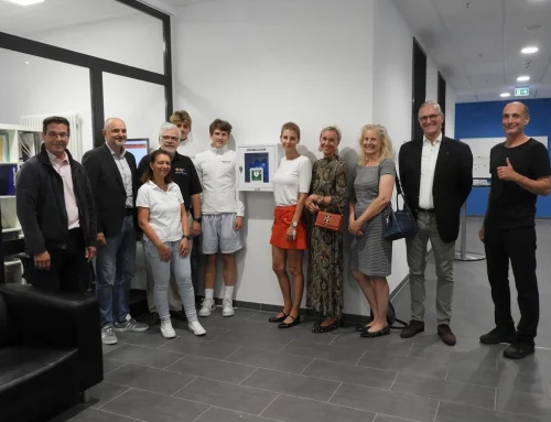 Neuer Defibrillator für die Altkönigschule